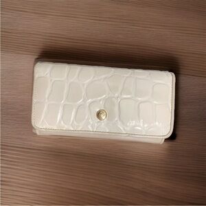 Womens Cream Leather Wallet 7.5x4"